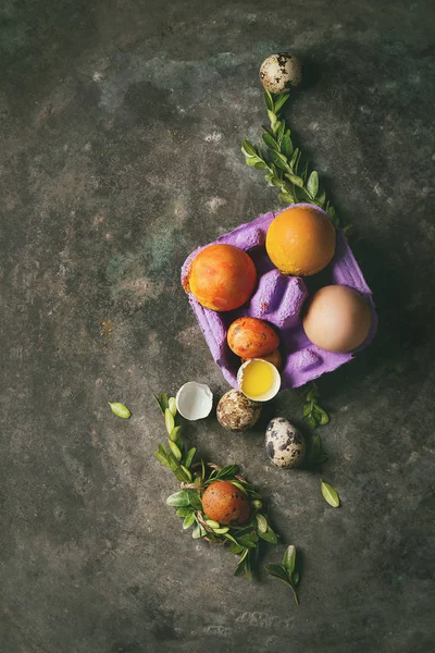 Carte de Pâques avec œufs colorés — Photo