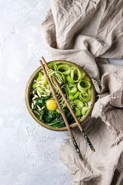 Groene noedels kom — Stockfoto