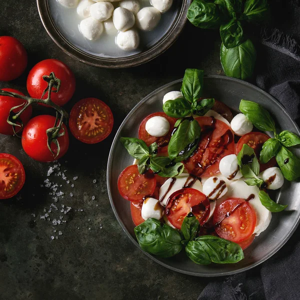 Italian caprese salad — Stock Photo, Image