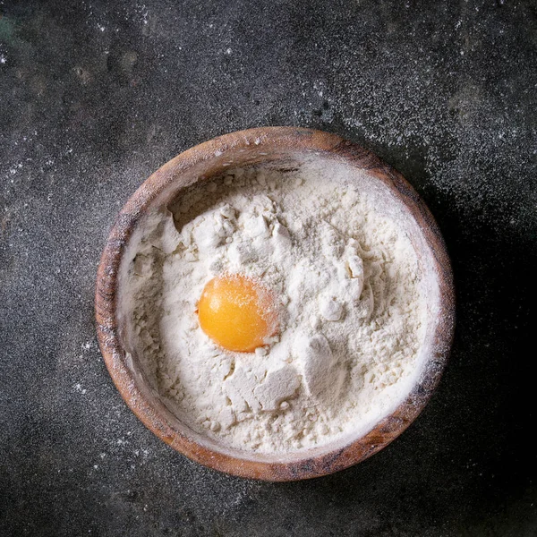 Farina e tuorlo d'uovo — Foto Stock