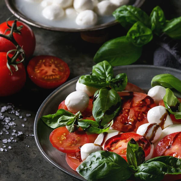 Italian caprese salad — Stock Photo, Image