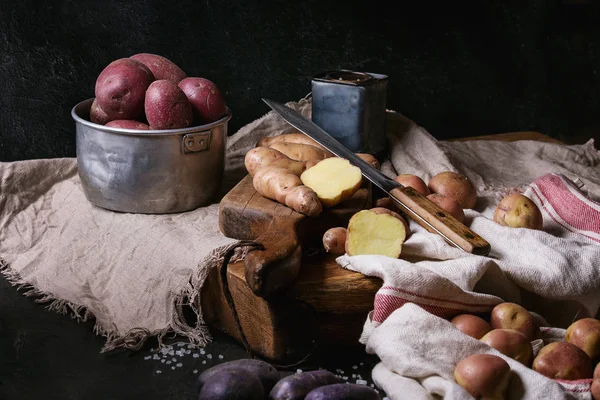 Variety of raw potatoes — Stock Photo, Image