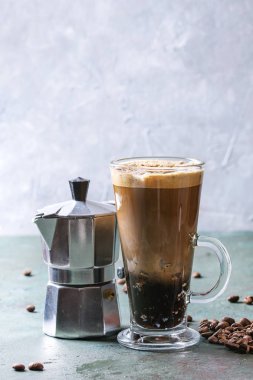Köpüklü su ile kahve espresso