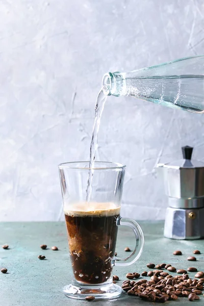 Café expresso com água espumante — Fotografia de Stock