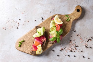 Marine pancar somon sandviç