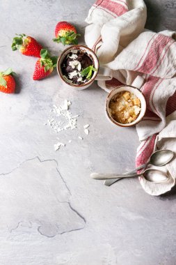 Çikolata ve vanilya kupa kek