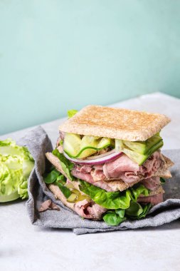 Büyük etli sandviç