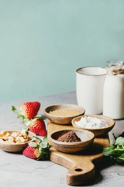 Ingredienser för matlagning mugg kaka — Stockfoto