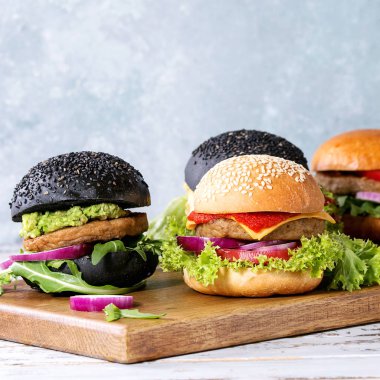 Ev yapımı hamburger çeşitli