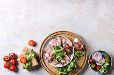 Sığır eti sandviçler için malzemeler