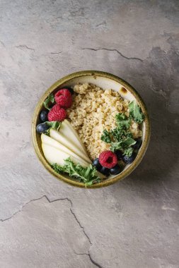 Quinoa porrige kale ile