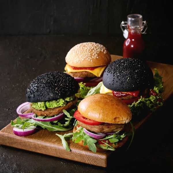 Variedade de hambúrgueres caseiros — Fotografia de Stock