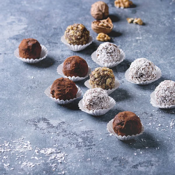 Trufas de chocolate hechas a mano —  Fotos de Stock