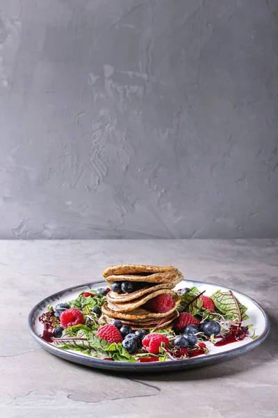 Vegane Pfannkuchen mit Gemüse — Stockfoto