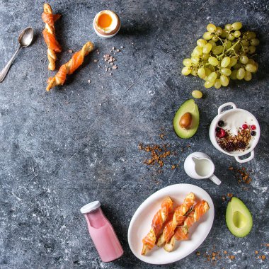 Somon ve yoğurt ile Kahvaltı