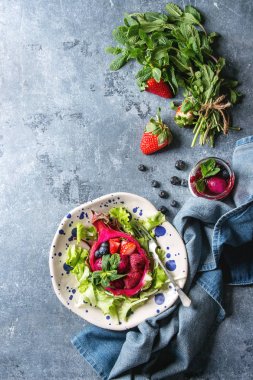 Dragon meyve salatası