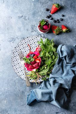 Dragon meyve salatası