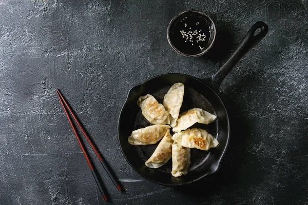 Gyozas potsticker asiatische Knödel — Stockfoto