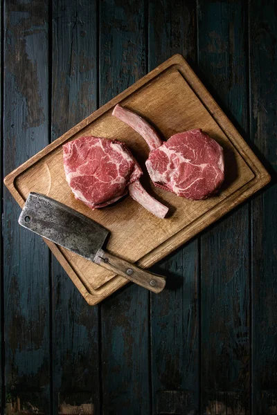 Bife de Tomahawk cru — Fotografia de Stock