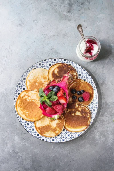 Pancakes with berries — Stock Photo, Image