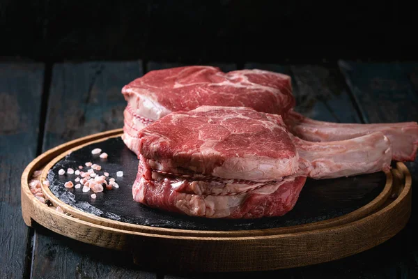 Raw tomahawk steak — Stock Photo, Image