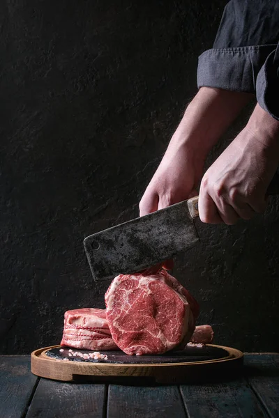 Bife de Tomahawk cru — Fotografia de Stock