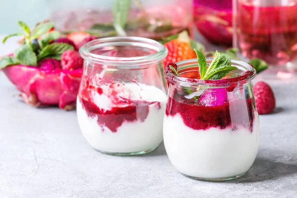 Yogur con bayas — Foto de Stock