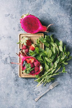 Dragon meyve salatası