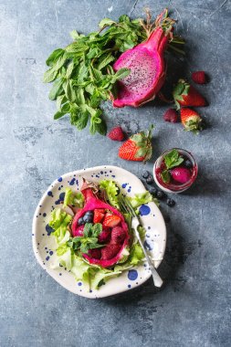 Dragon meyve salatası
