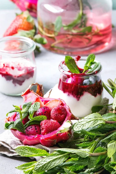 Ensalada en fruta de dragón — Foto de Stock