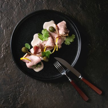 Ton balıklı sos vitello tonnato ile Dana