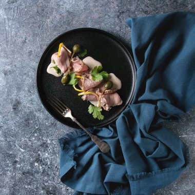 Ton balıklı sos vitello tonnato ile Dana