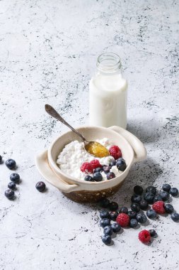 Ev yapımı süzme peynir.