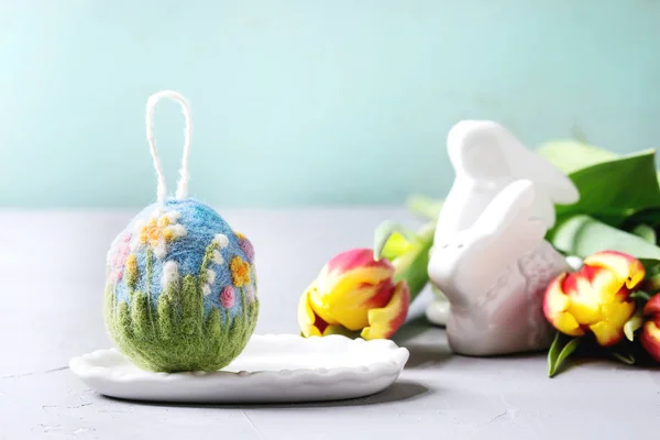 Ambachtelijke vilten Easter egg — Stockfoto