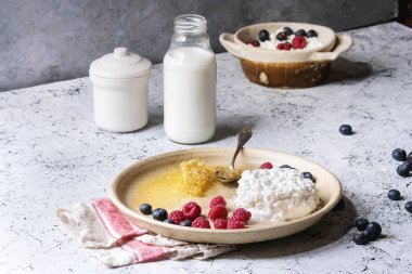 Ev yapımı süzme peynir.