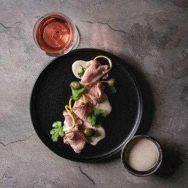 Ton balıklı sos vitello tonnato ile Dana