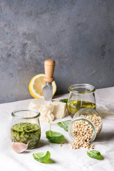 Molho de pesto de manjericão — Fotografia de Stock