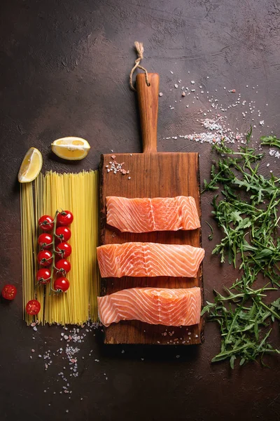 Raw salmon fillet — Stock Photo, Image