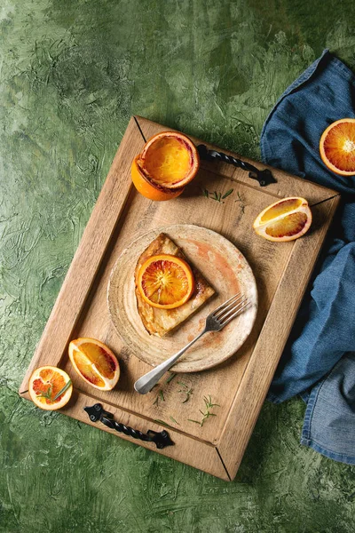 Τηγανίτες με αιματηρή πορτοκάλια — Φωτογραφία Αρχείου