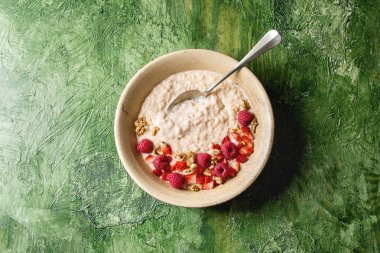 Pirinç porrige çilek ile