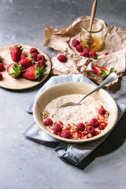 Pirinç porrige çilek ile