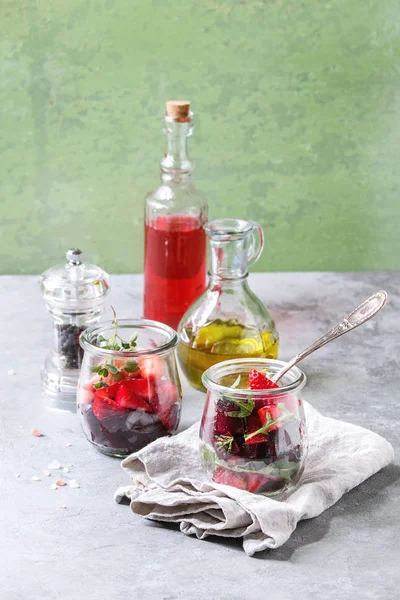 Pancar ve çilek salatası