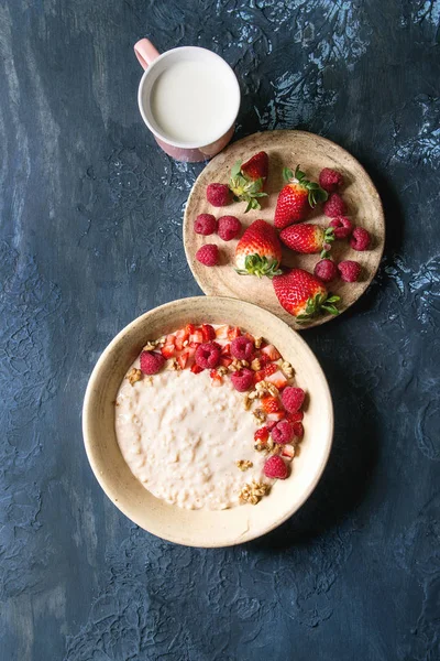 Porrige de arroz con bayas — Foto de Stock