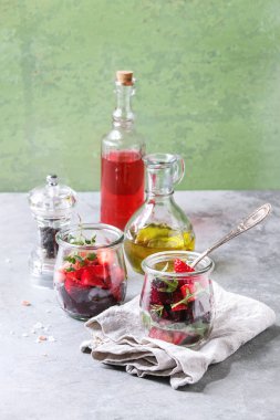 Pancar ve çilek salatası