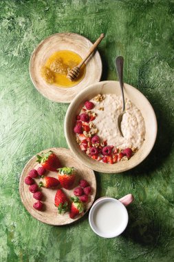 Pirinç porrige çilek ile