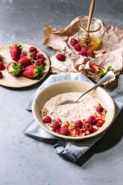 Pirinç porrige çilek ile