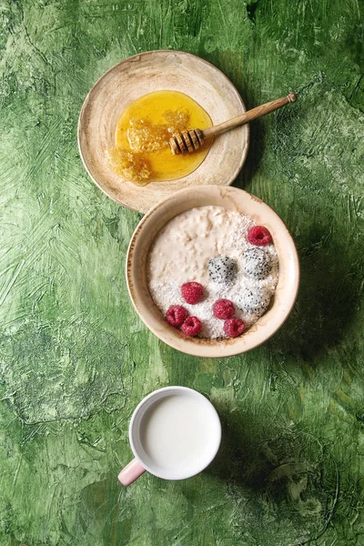 딸기와 쌀 porrige — 스톡 사진