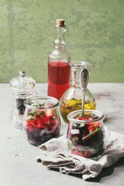 Pancar ve çilek salatası