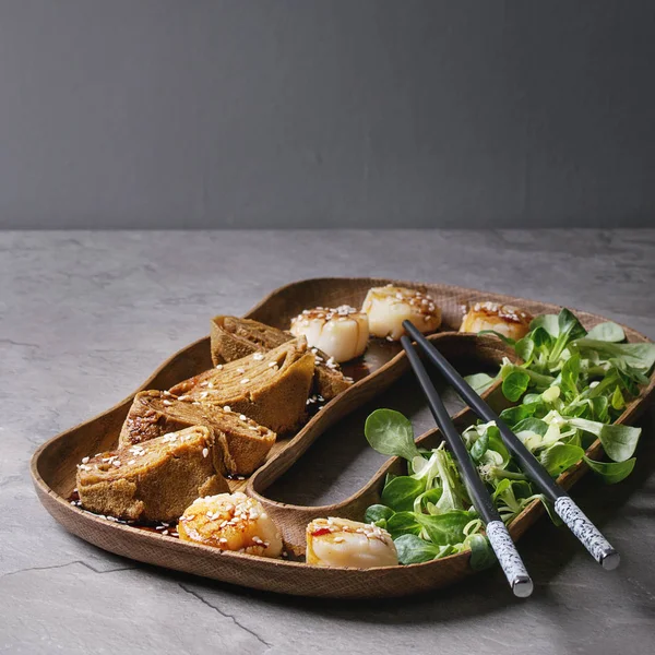 Asian style fried scallops — Stock Photo, Image