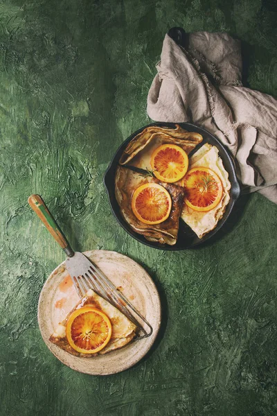 Pancakes with bloody oranges — Stock Photo, Image
